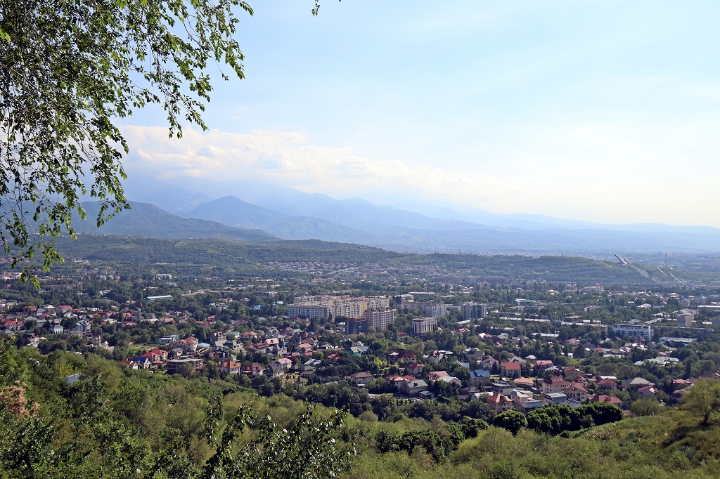 Blick auf Almaty vom Kök-Töbe