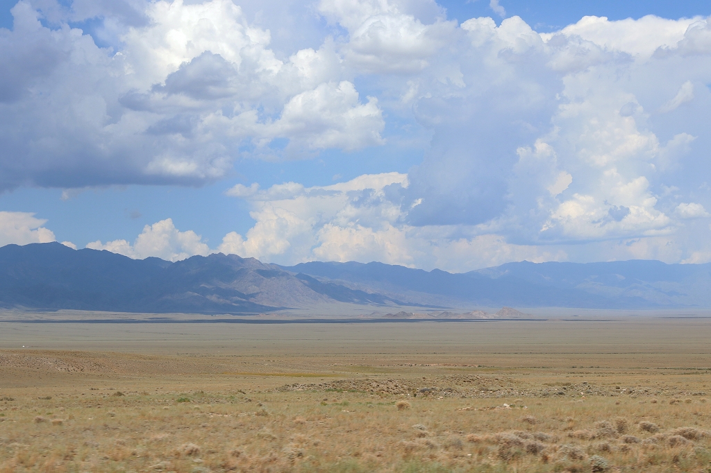 Fahrt durch die unterschiedlichen Landschaftsstriche Kasachstans zum Altyn-Emel-Nationalpark