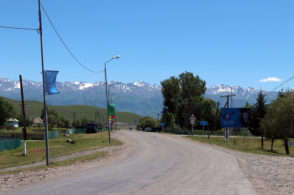 Fahrt nach Kegen zur kirgisischen Grenze