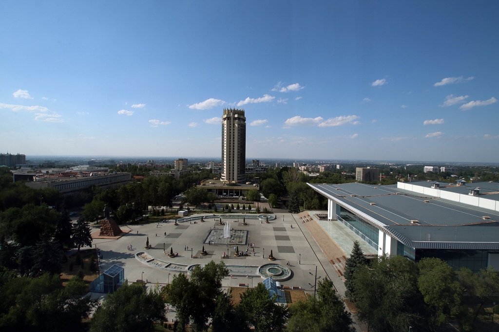 Blick auf Hotel Kazakhstan in Almaty von Novotel