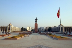 Ala-Too-Platz und Statue von Manas
