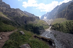 Weg zum Ak-Sai-Wasserfall