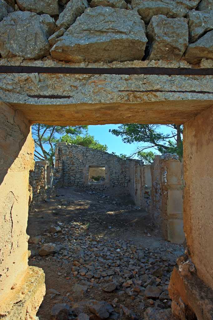 Alte Steinbauten auf dem Gipfel des Talaia d’Alcúdia