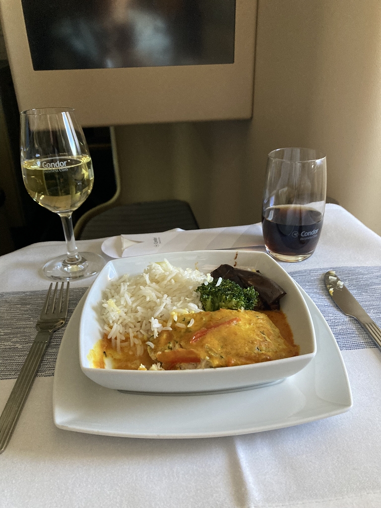 Essen in der Business Class Condor A330