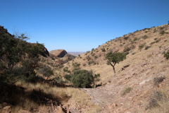 Wanderung auf dem Olive Trail im Namib-Naukluft-Park - Anstieg zum Hochplateau