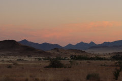 Sonnenuntergang auf der Terrasse der Elegant Desert Lodge, Namibia