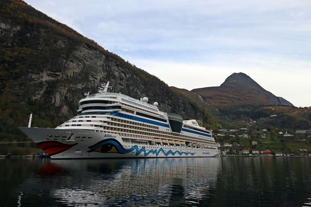 Die AIDA ankerte auch noch im Geirangerfjord