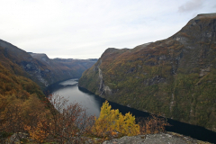 Blick auf den Geirangerfjord vom Aussichtspunkt Homlongsætra