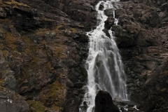 Fahrt auf der Landschaftsroute Trollstigen - Wasserfall Stigfossen