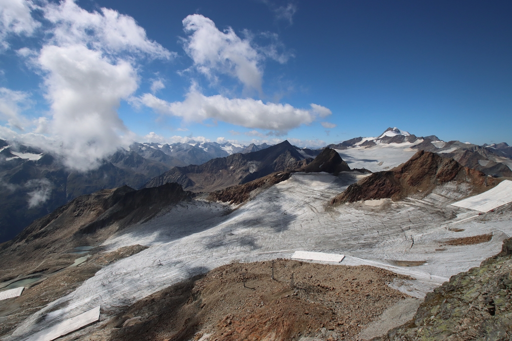 Ausblick auf die Bergwelt von der Aussichtsplattform „Naturplattform Schwarze Schneid“