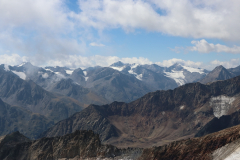 Ausblick auf die Bergwelt von der Aussichtsplattform „Naturplattform Schwarze Schneid“