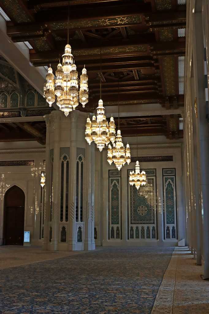 Männergebetshalle in der großen Sultan Qabus Moschee