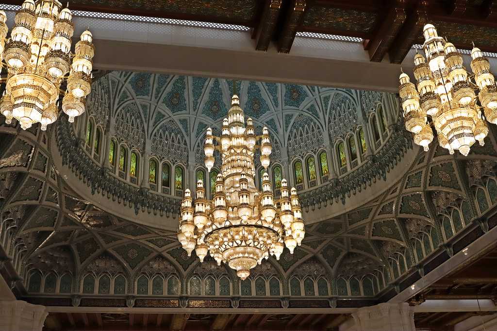Kronleuchter in der großen Sultan Qabus Moschee