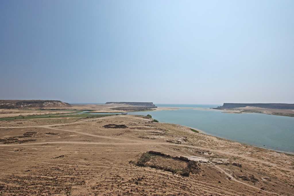 Blick auf das Meer von der Ausgrabungsstätte Khor Rori (Sumharum)