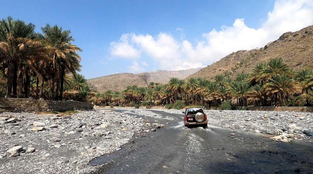 Querung einer Furt auf dem Weg zum Wadi Nakhar