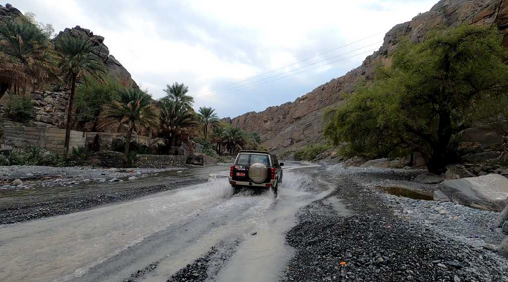 Mit dem Jeep durch das Wadi Nakhar