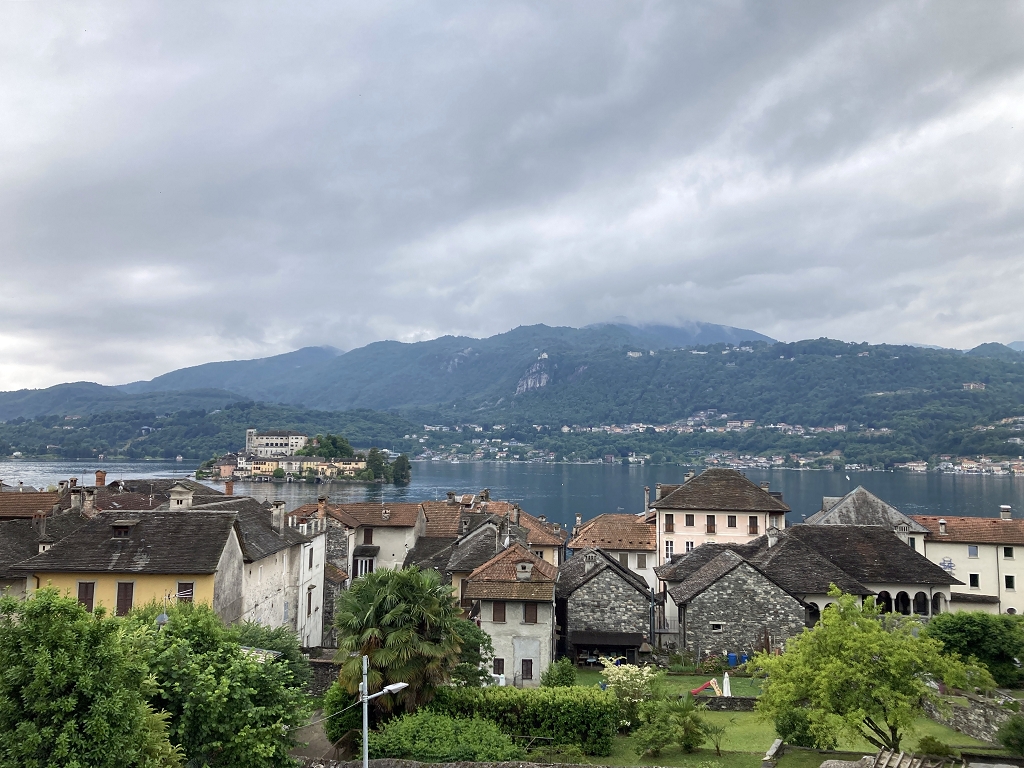 Blick auf den Ortasee von Orta San Guilio