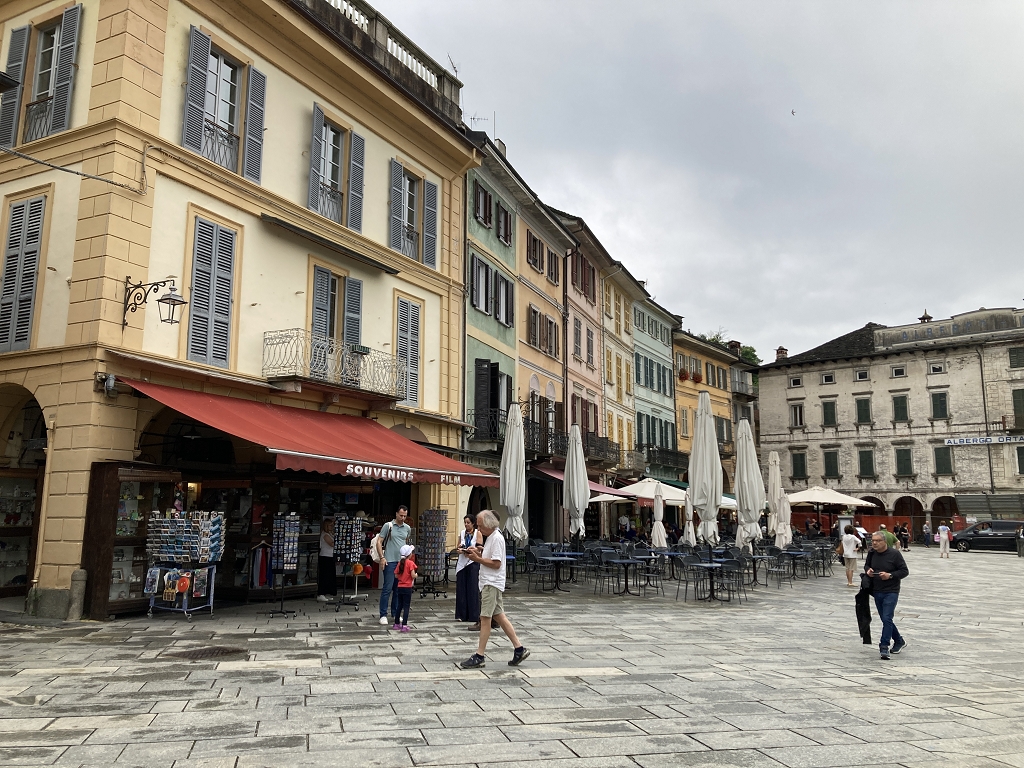 Hauptplatz Piazza Mario Motta in Orta San Giulio