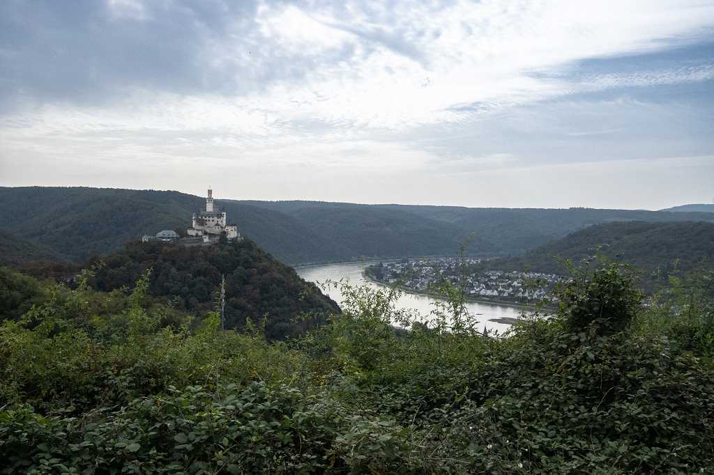 Rheinschleife und Marksburg vom Aussichtspunkt Kerkertser Platte