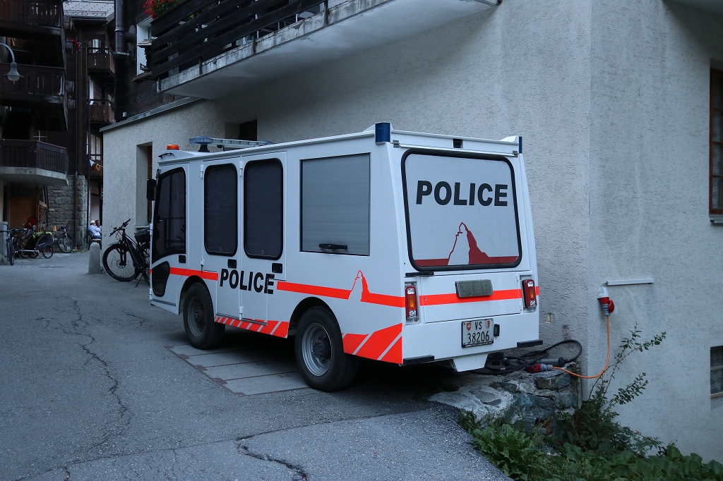 Polizeiauto in Zermatt