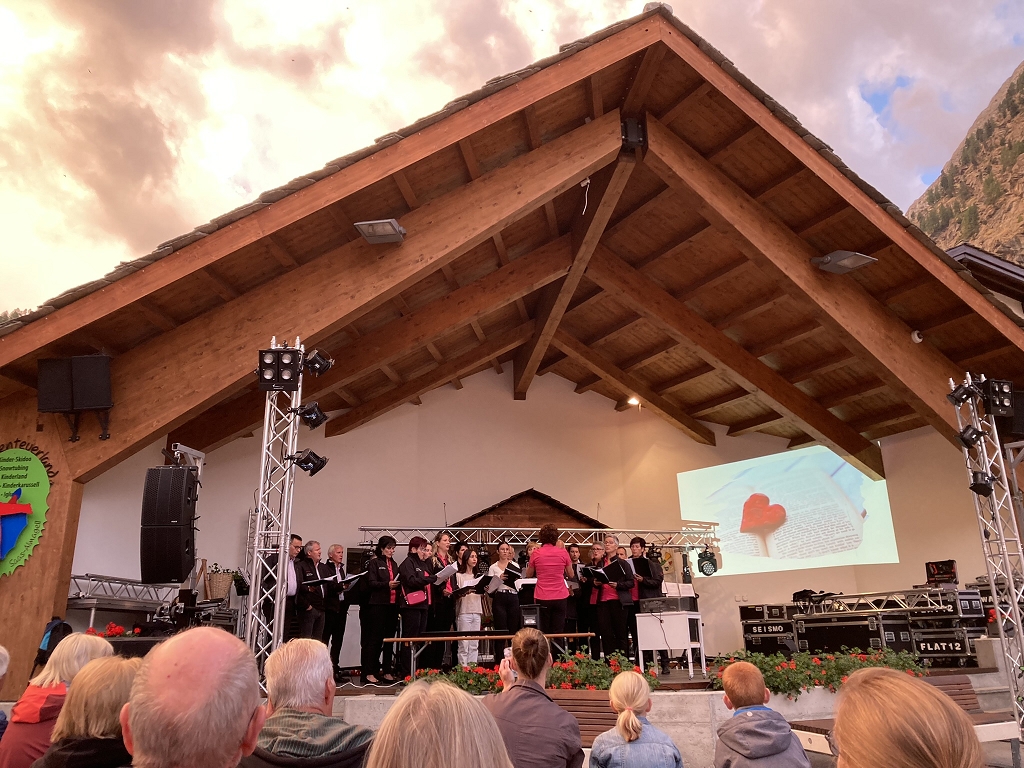 Sommerkonzert auf dem Dorfplatz in Saas-Almagell