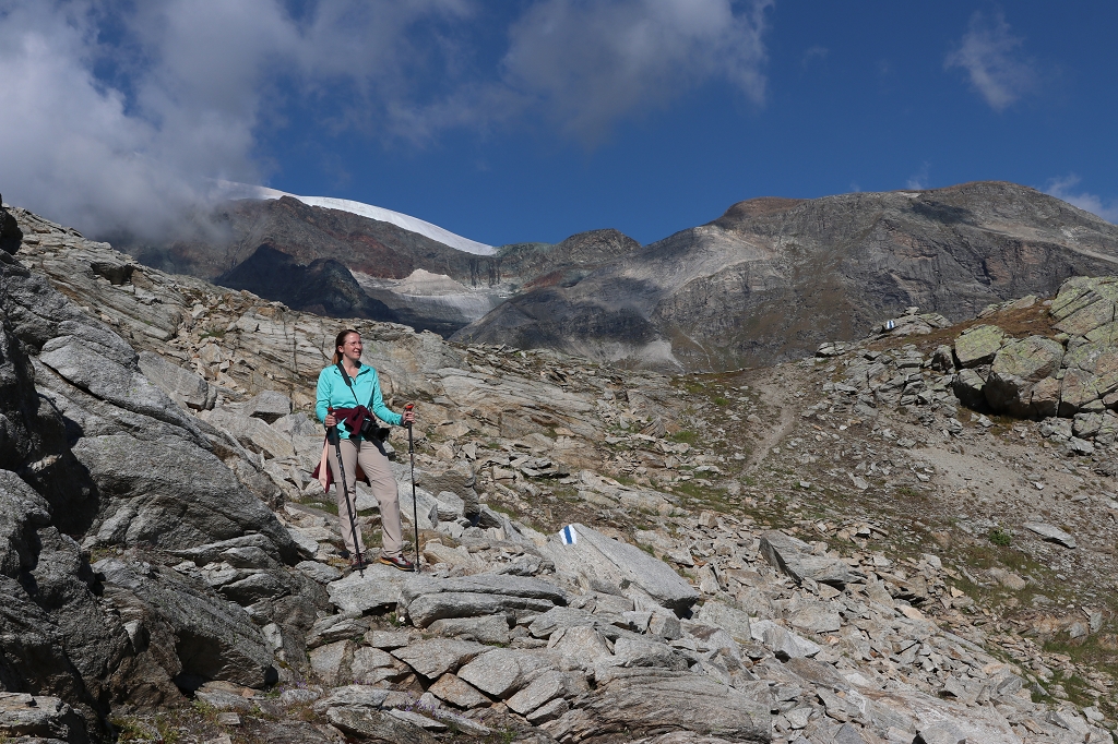 Alpine Wanderung Ze Seewjinu vom Mattmark Stausee