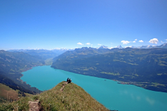 Blick vom Augstmatthorn auf den Brienzer See und die Berner Alpen