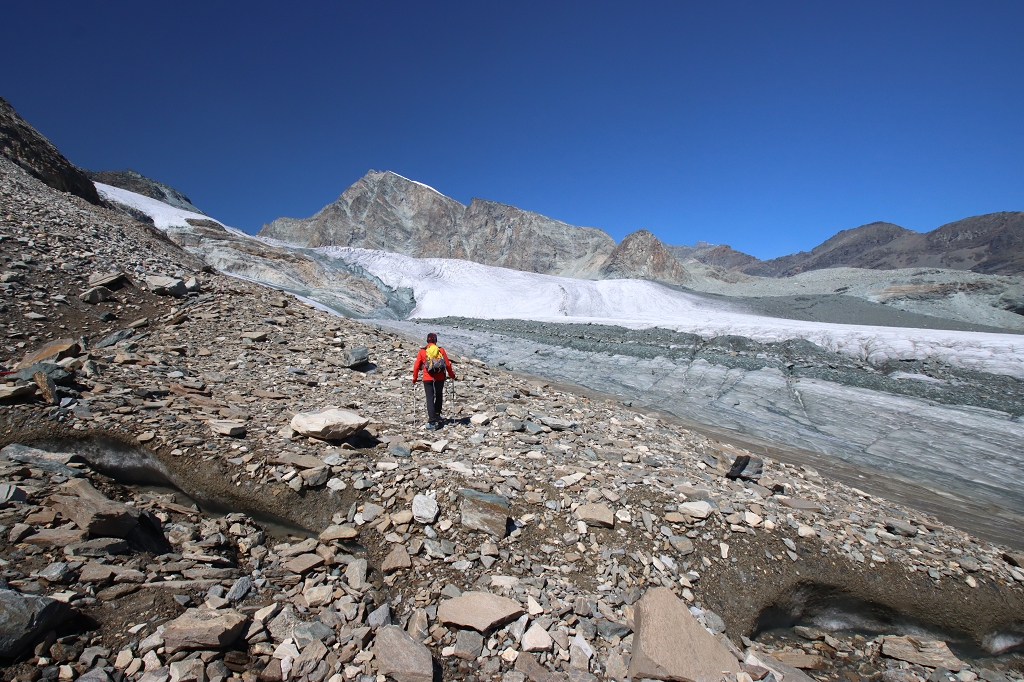 Mattmark Glacier Trail - Abstieg vom Schwarzbergchopf zum Allalingletscher