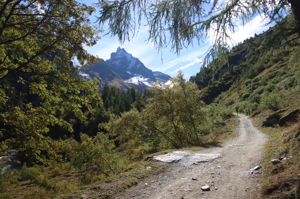 Blick auf den Besso im Aufstieg zur Petit Mountet