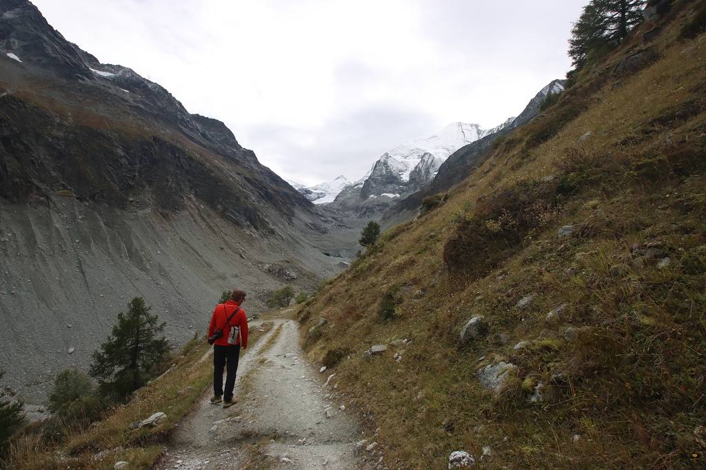 Abstieg von der Petit Mountet nach Zinal