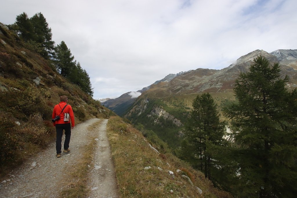 Abstieg von der Petit Mountet nach Zinal