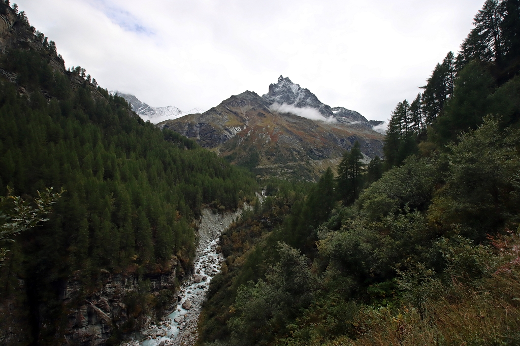 Abstieg von der Petit Mountet nach Zinal