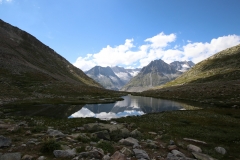 An kleinen Seen vorbei zum Rand des Aletschgletschers
