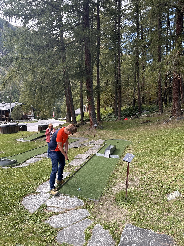 Ne Runde Minigolf in Zinal