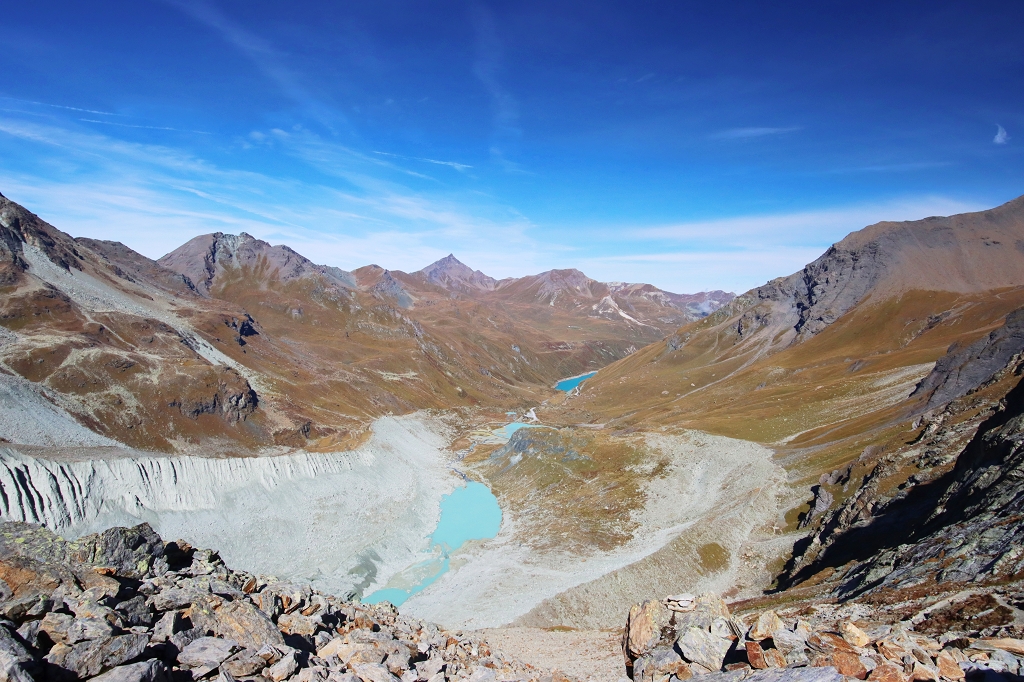 Blick von der Cabane de Moiry auf den Lac de Châteaupré und den Lac de Moiry