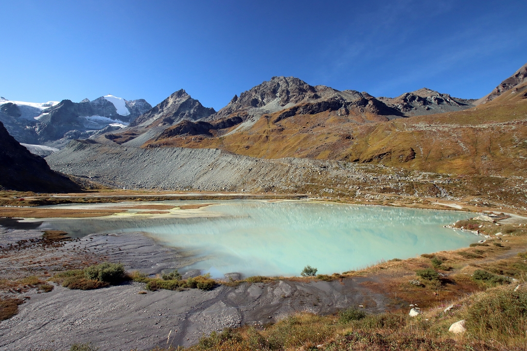 und die umliegenden Berge