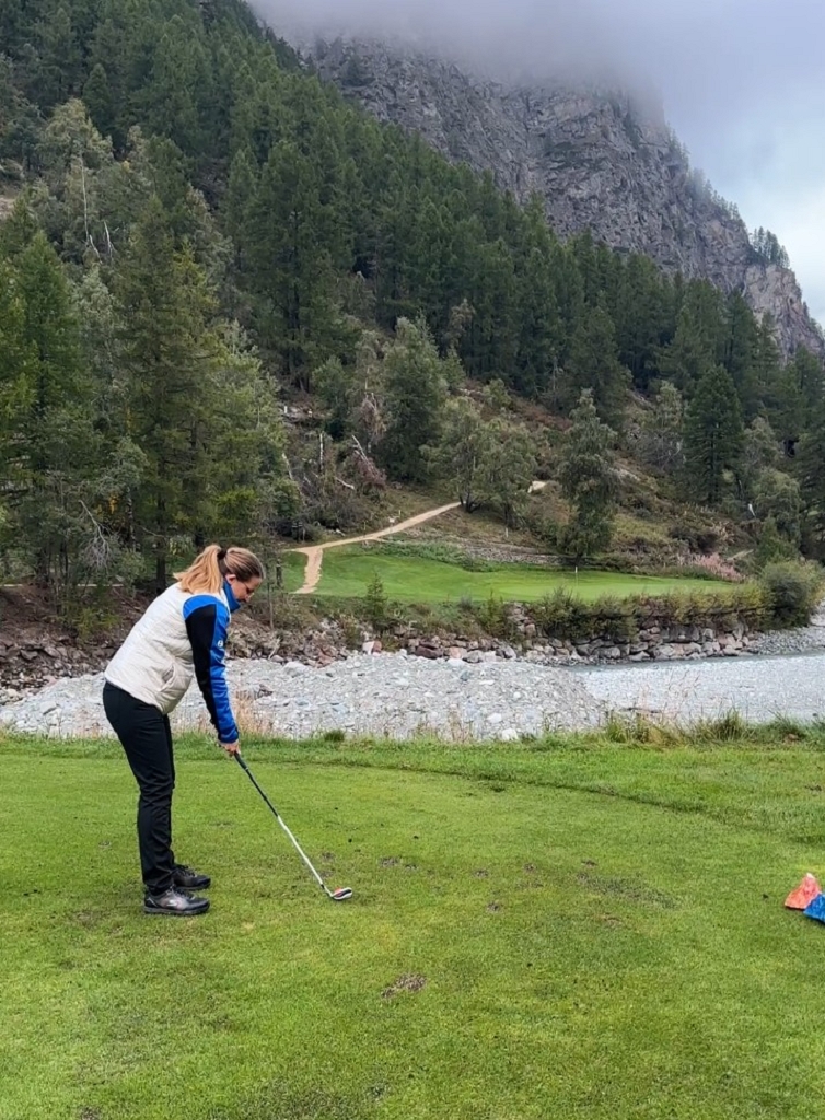 Bahn 1 auf dem Matterhorn Golfplatz in Täsch