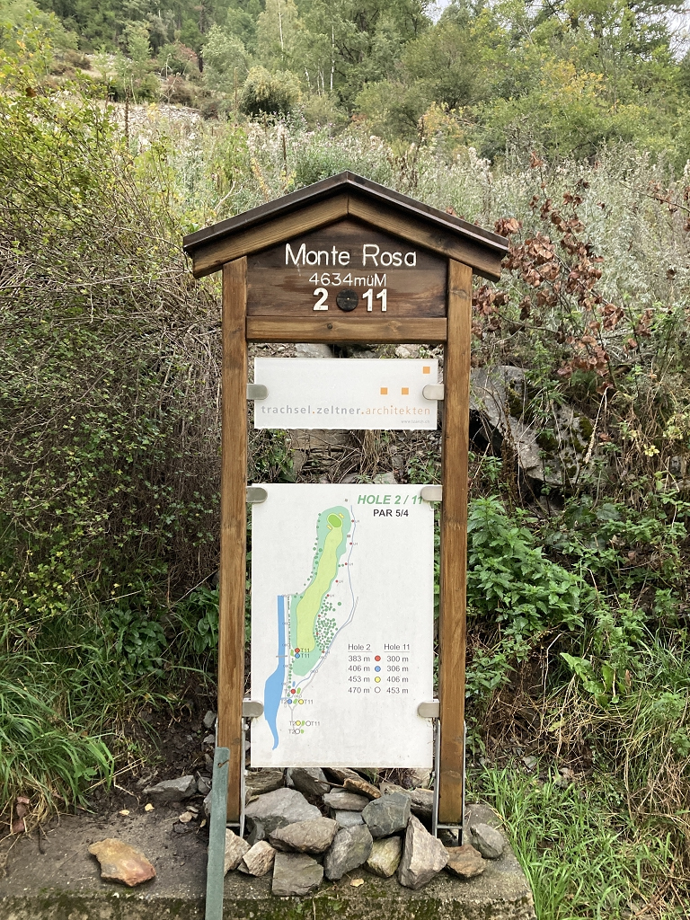 Bahn 2 auf dem Matterhorn Golfplatz in Täsch