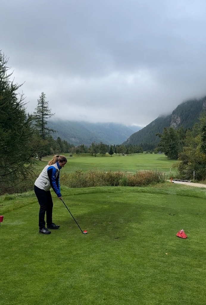 Bahn 2 auf dem Matterhorn Golfplatz in Täsch Bahn 2 auf dem Matterhorn Golfplatz in Täsch