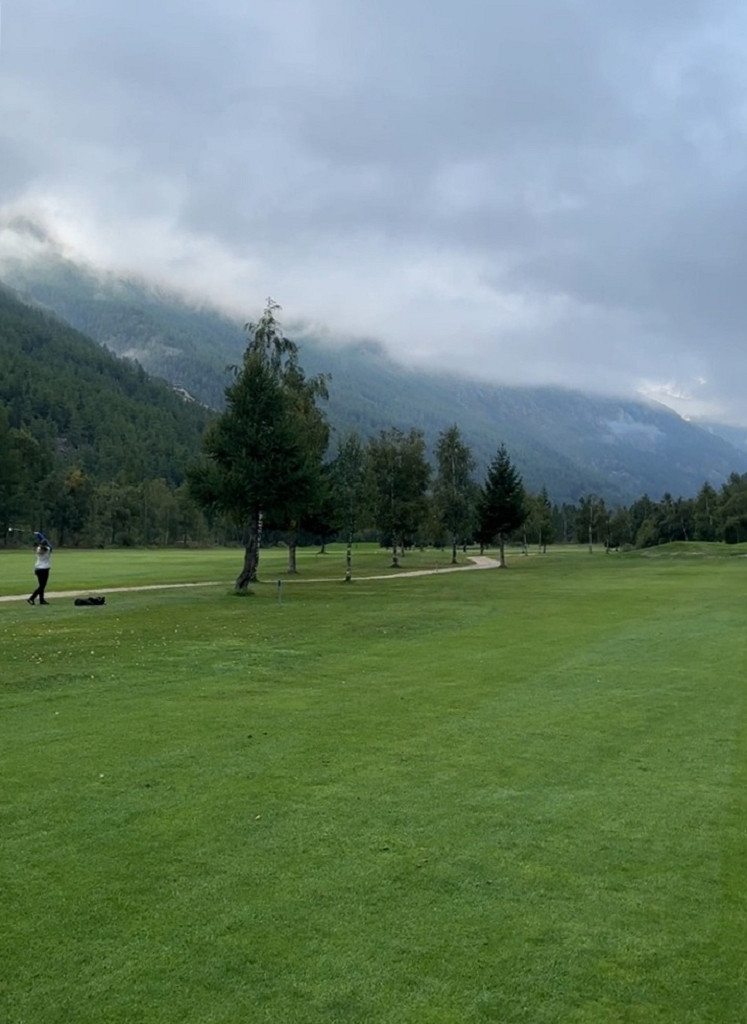 Bahn 2 auf dem Matterhorn Golfplatz in Täsch
