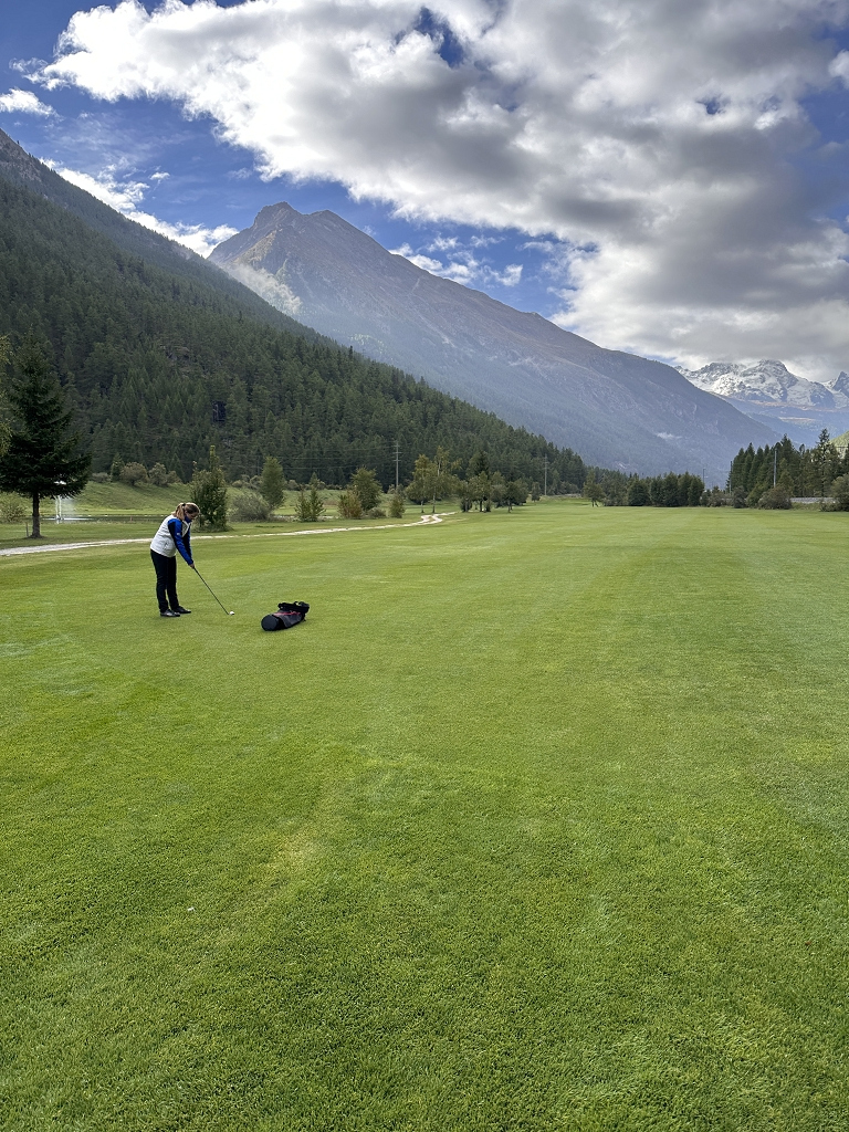 Bahn 8 auf dem Matterhorn Golfplatz in Täsch