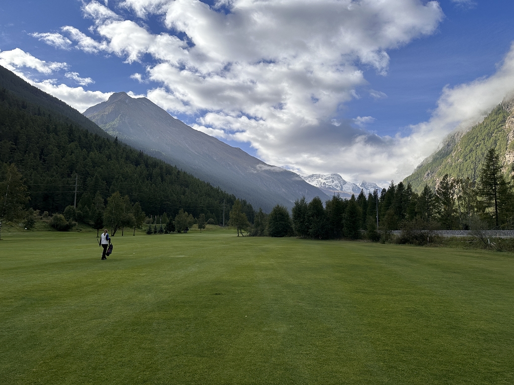 Bahn 8 auf dem Matterhorn Golfplatz in Täsch