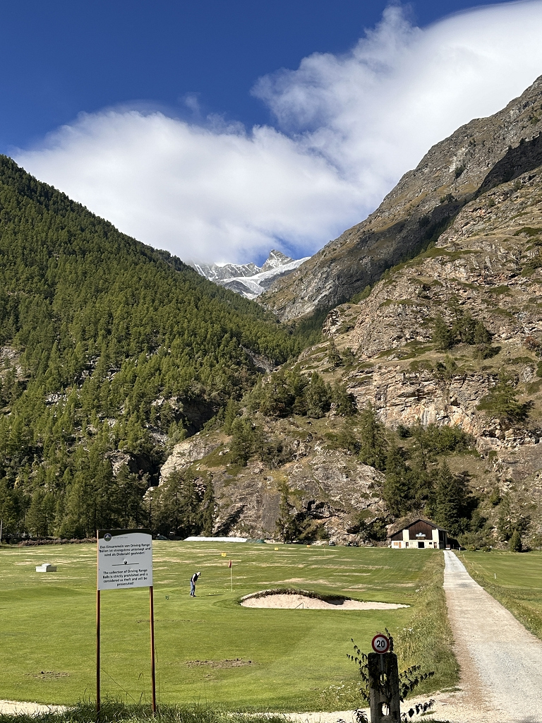 Driving Range des Matterhorn Golf Clubs