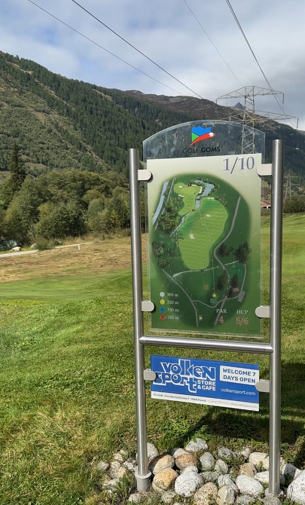 Bahn 1 auf dem Golfplatz Goms Bahn 1 auf dem Golfplatz Goms