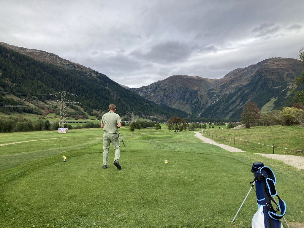 Bahn 1 auf dem Golfplatz Goms
