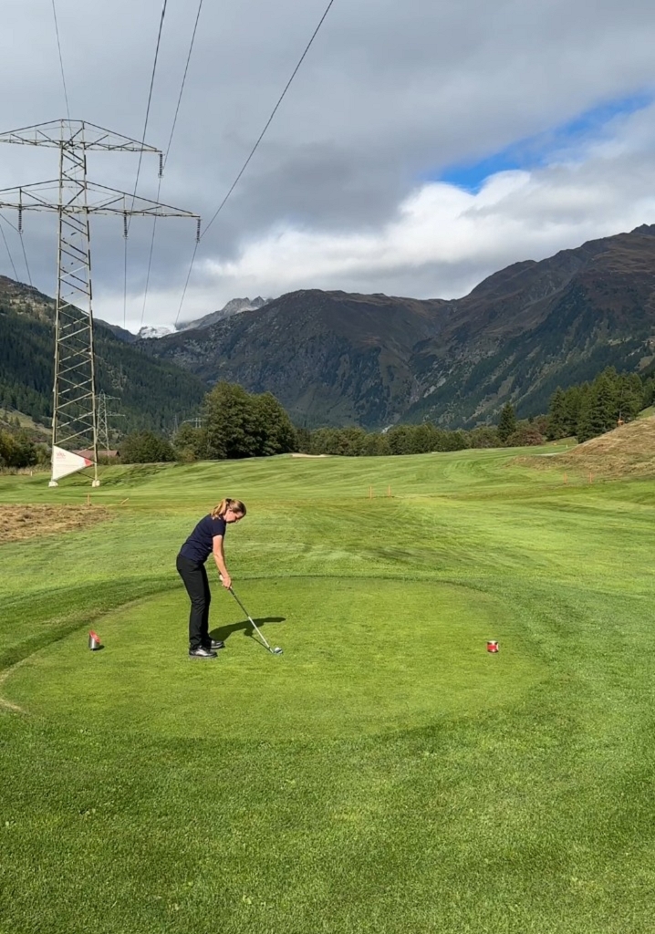 Bahn 1 auf dem Golfplatz Goms