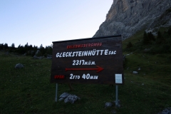 Wetterhorntrek: Von der Glecksteinhütte zur Schwarzwaldalp - Wegweiser Glecksteinhütte