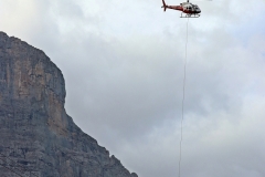 Helikopter bei der Arbeit an der V-Bahn in Grindelwald