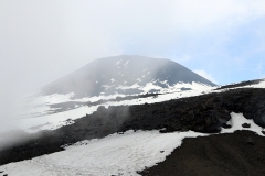 Crateri Barbagallo im Nebel