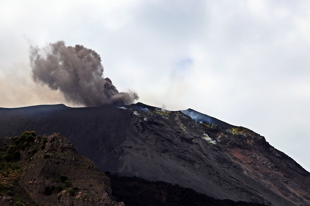 Eruption Stromboli auf einer Höhe von 400 Metern